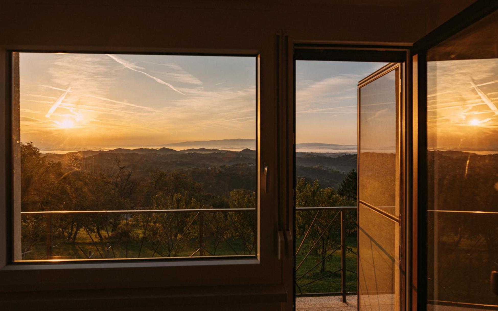Apartma Hisa Na Ravnah With Hot Tub Pisece Exterior photo