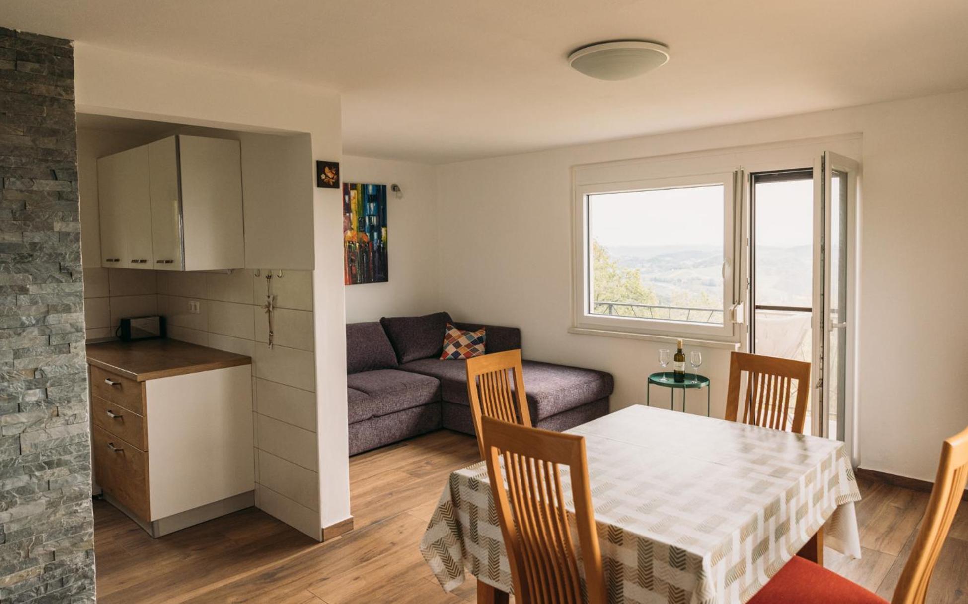 Apartma Hisa Na Ravnah With Hot Tub Pisece Exterior photo