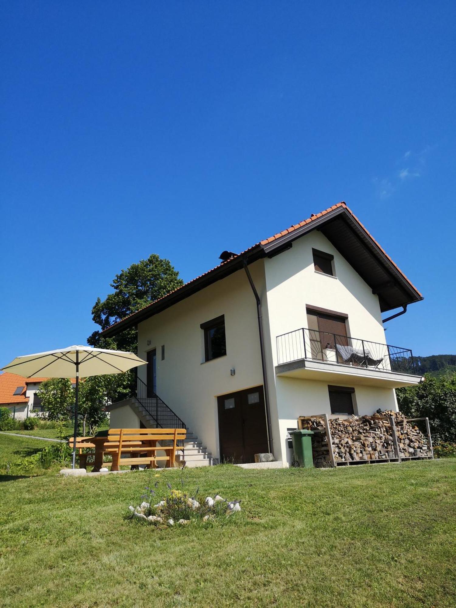 Apartma Hisa Na Ravnah With Hot Tub Pisece Exterior photo