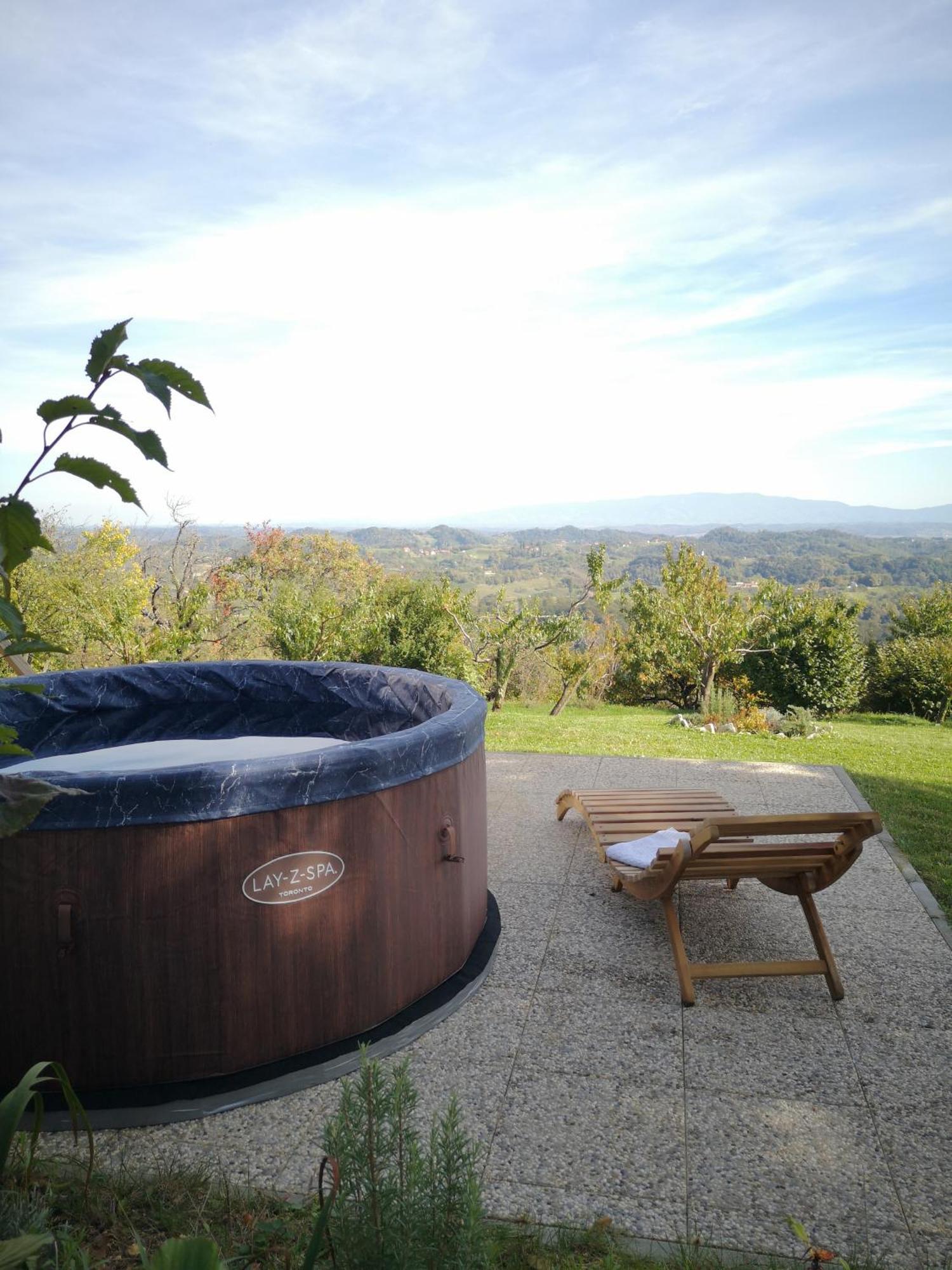 Apartma Hisa Na Ravnah With Hot Tub Pisece Exterior photo